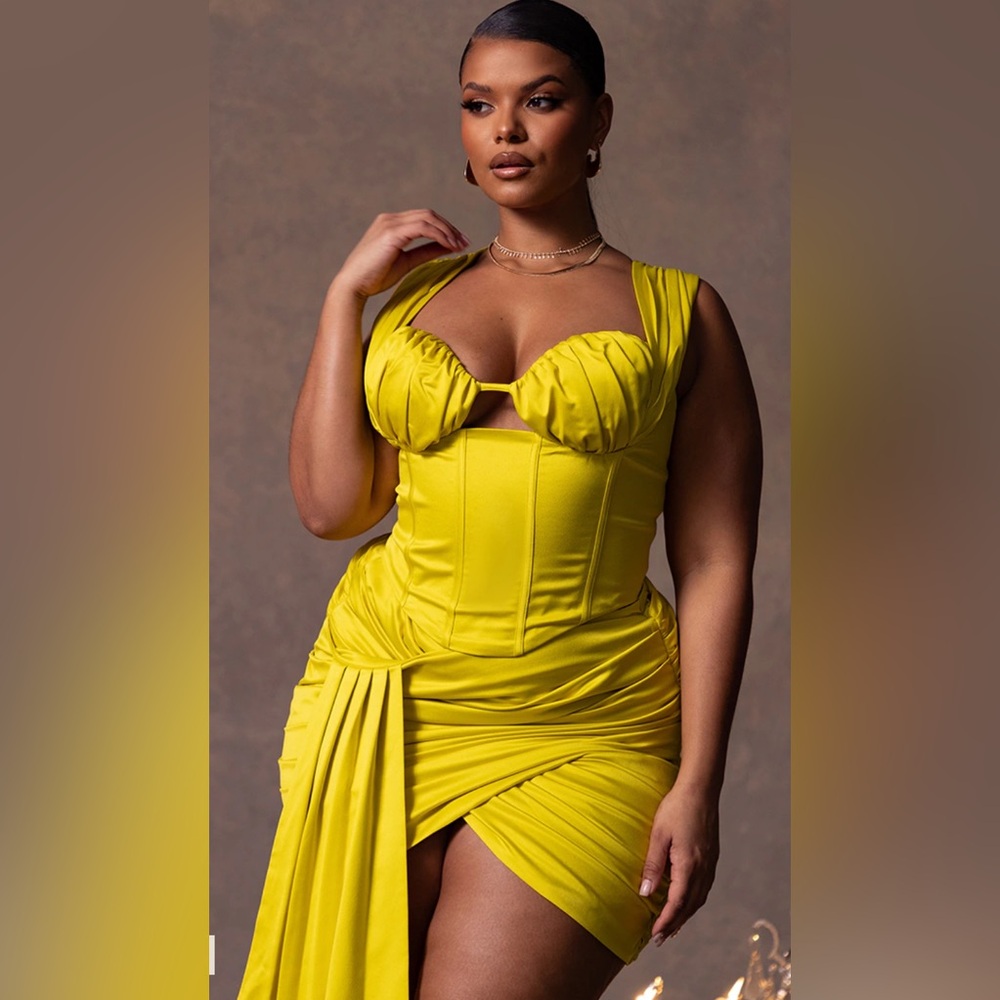 PrettyLittleThing plus  Yellow Dress corset size 18